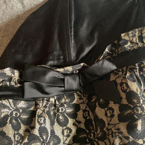 Fun cocktail dress satin and lace size tie back - Picture 5 of 7